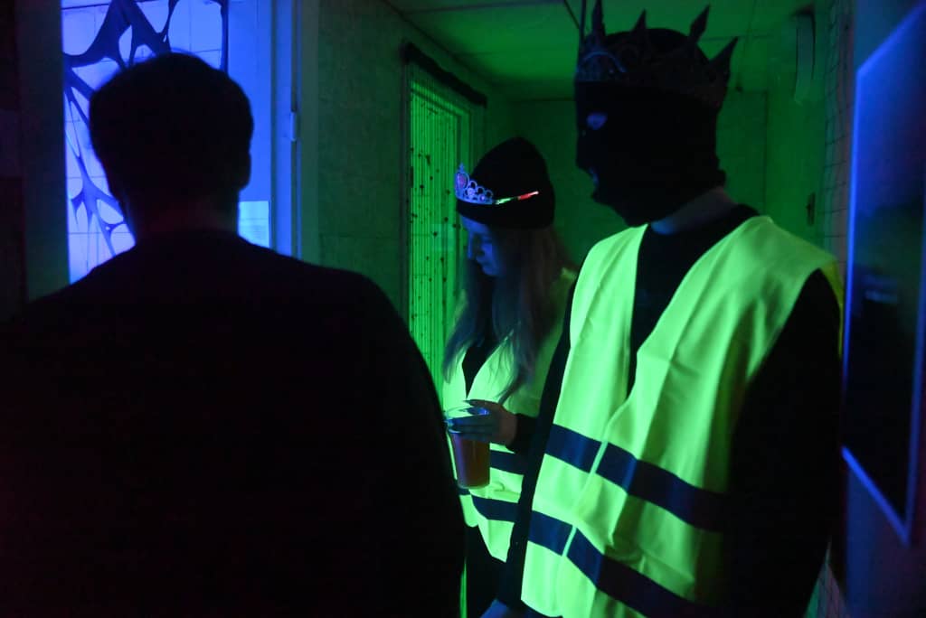 Two bandits posing as construction workers