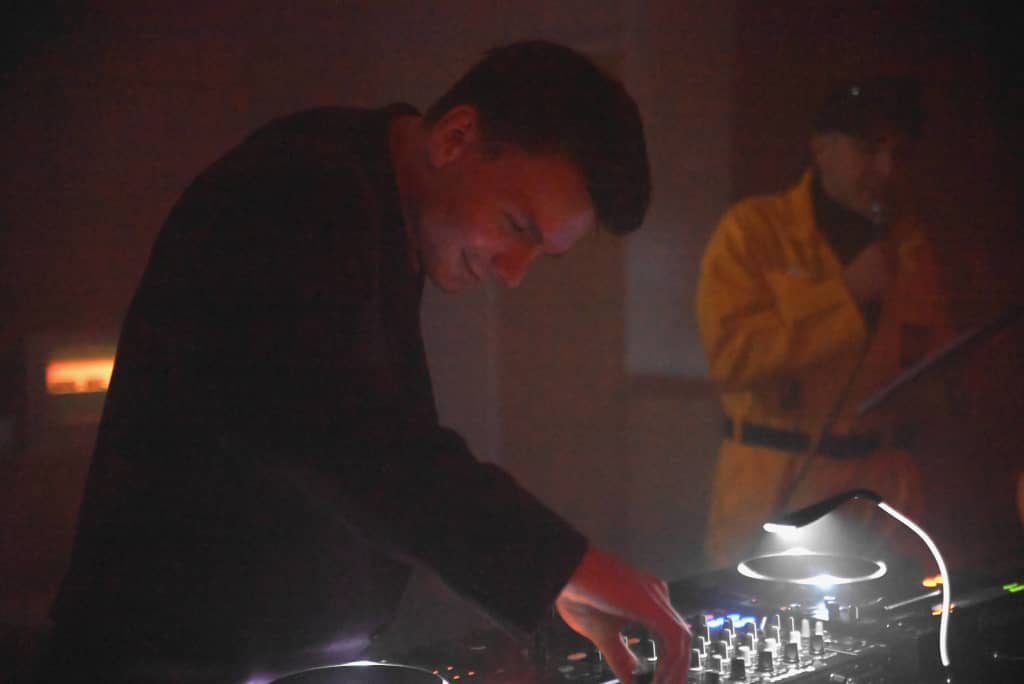 Ernis dropping some tunes